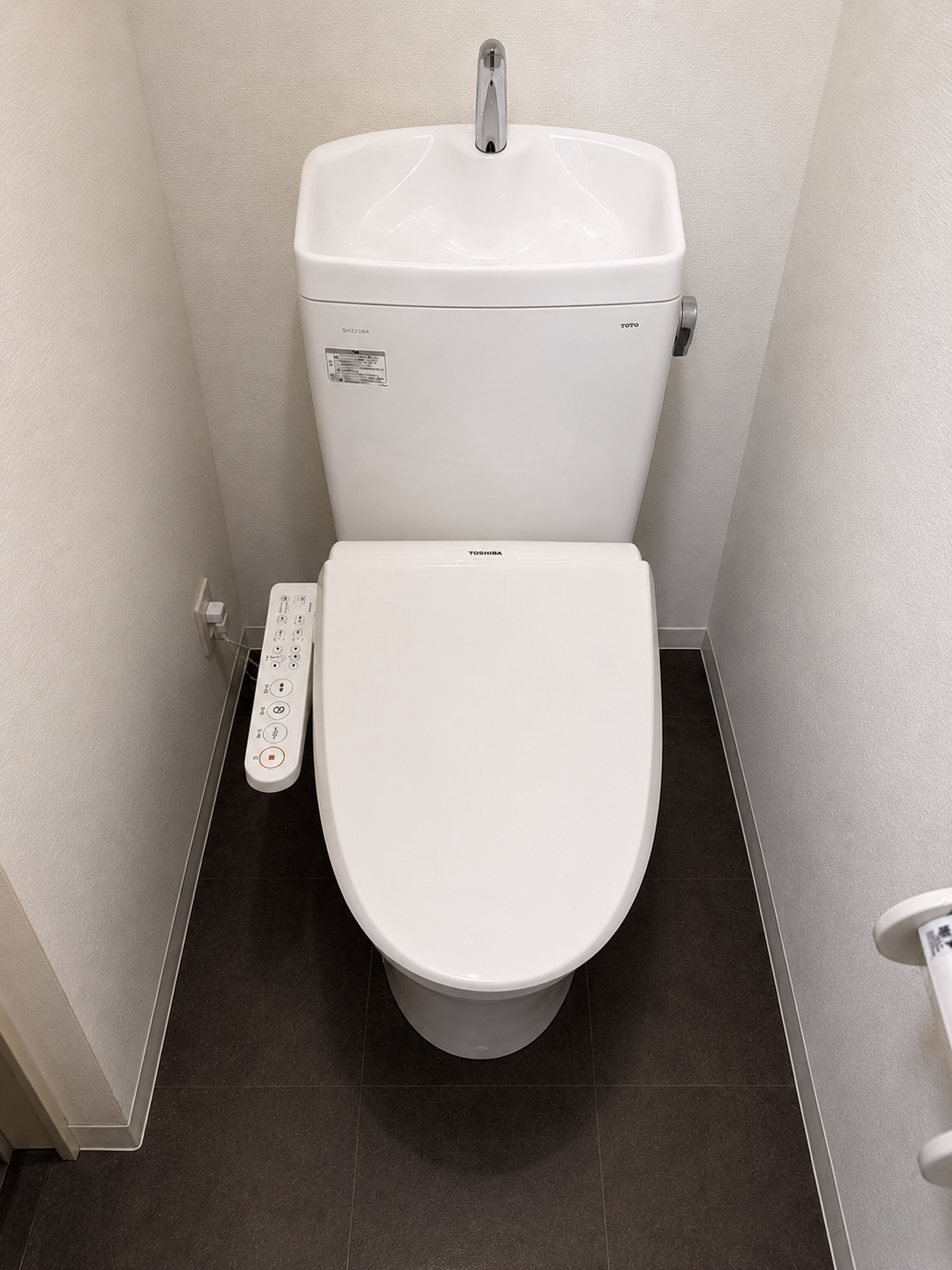 東京都足立区で行ったピュアレストQRと東芝温水洗浄便座の交換工事