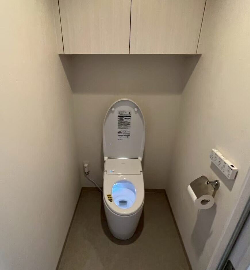 横浜市磯子区 マンション トイレ交換 壁紙床貼替え 施工後写真