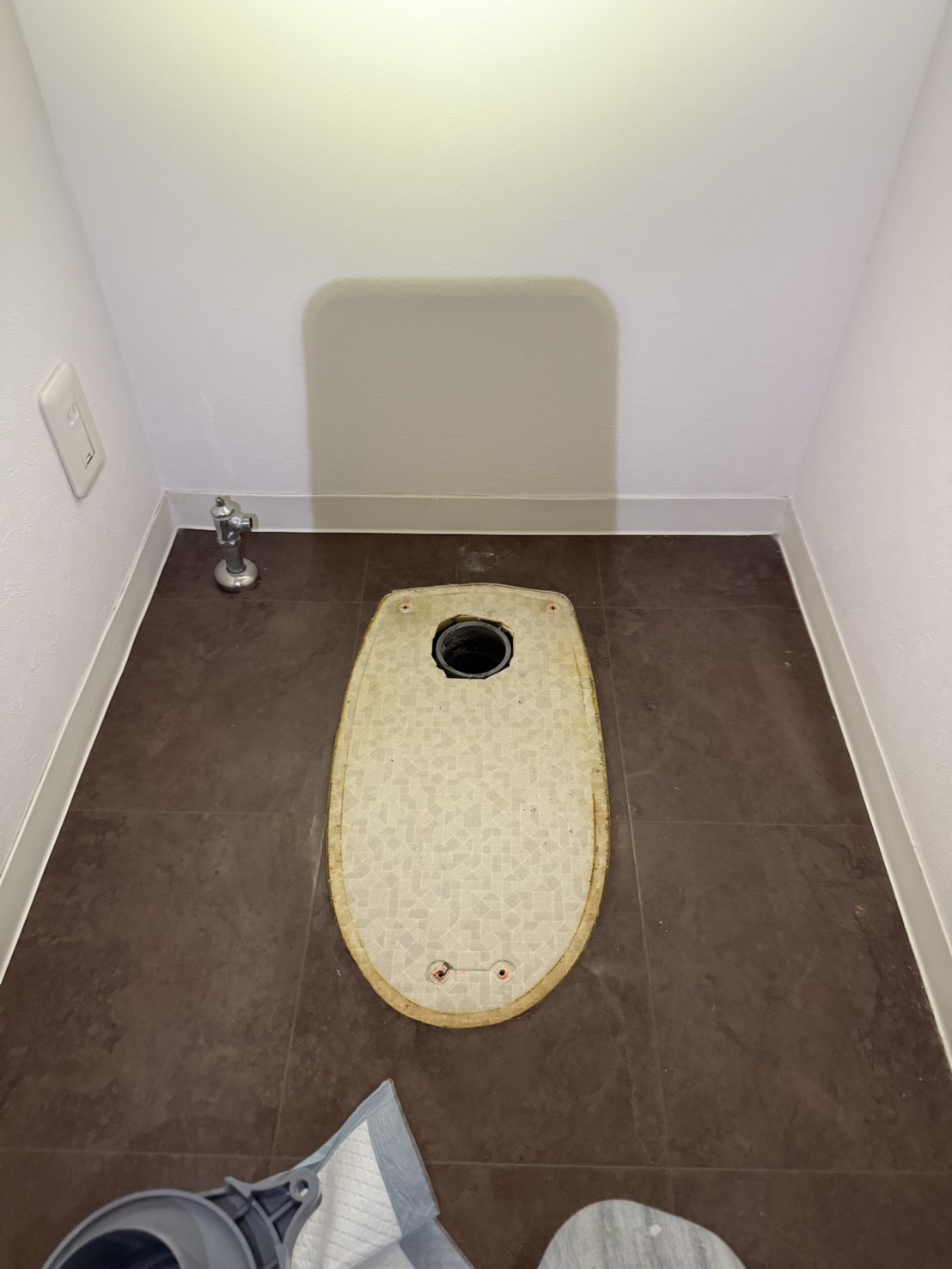 東京都足立区 トイレ撤去 作業中写真