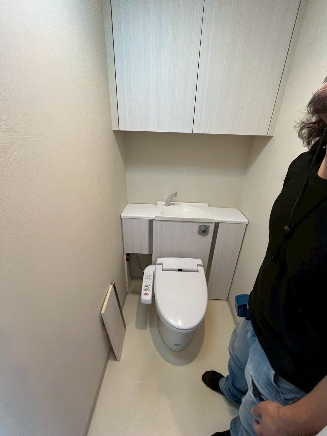 横浜市磯子区 マンション トイレ交換 壁紙床貼替え 施工前写真