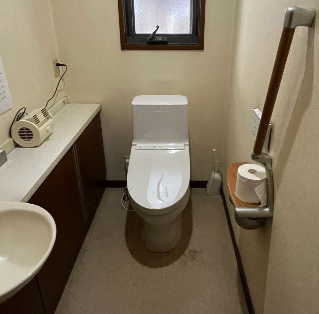 横浜市南区 戸建て TOTO ZJ1 1階トイレ 施工後写真