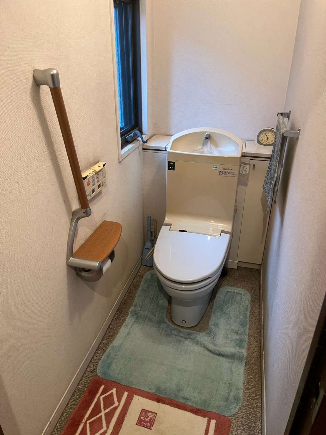 横浜市南区 戸建て 2階トイレ TOTO CS87B 手洗い付き 施工前写真