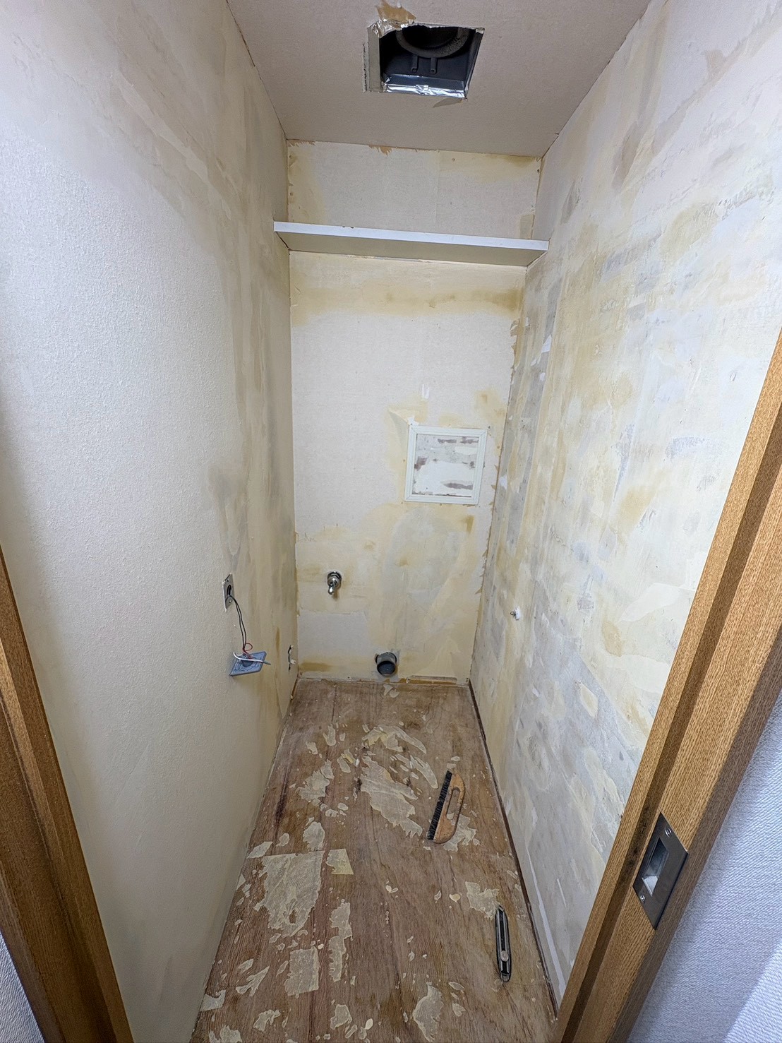横浜市都筑区 トイレ交換 内装工事 施工中写真