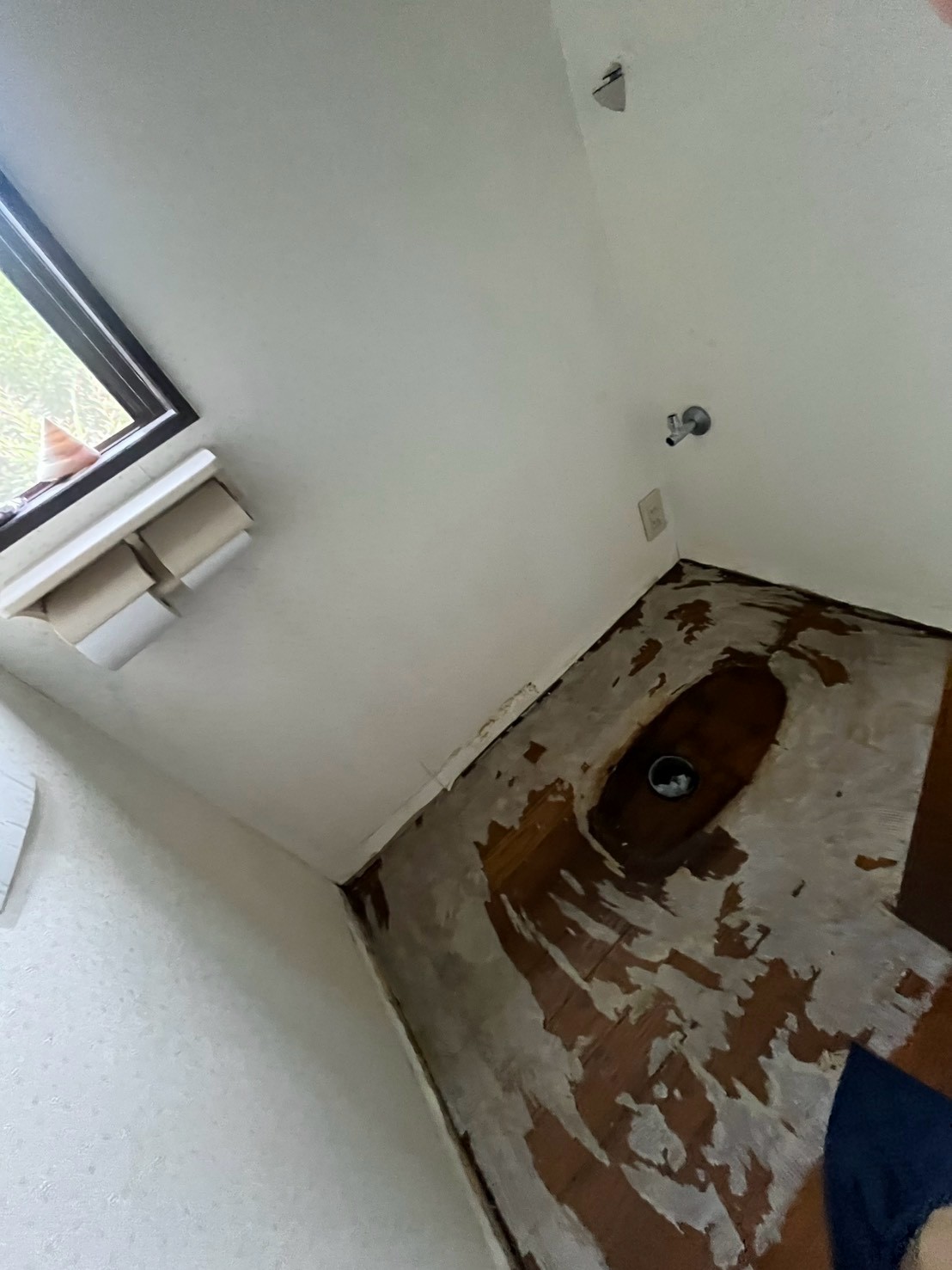 川崎市多摩区 トイレ交換 クッションフロア貼替 施工中写真