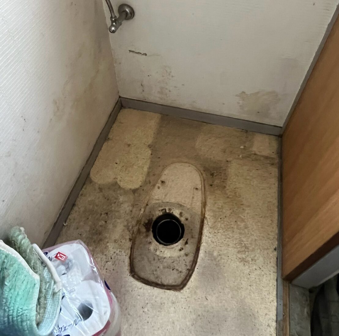 横浜市港北区 トイレ撤去後 施工中写真