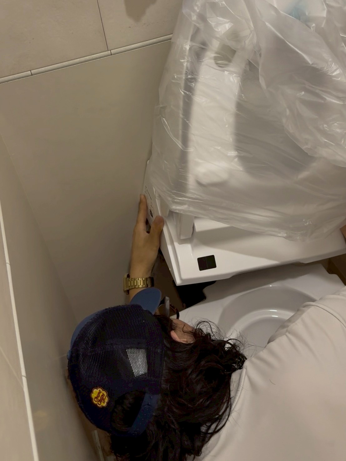 川崎市麻生区 サティスS トイレ交換 作業中写真