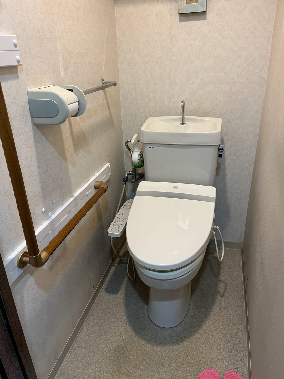 横浜市泉区 マンション 壁排水トイレ交換 施工前写真