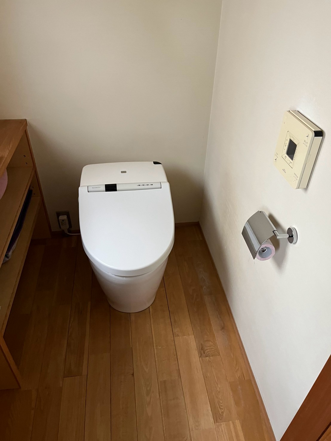 川崎市宮前区 ネオレスト隠蔽給水 トイレ交換 施工前写真