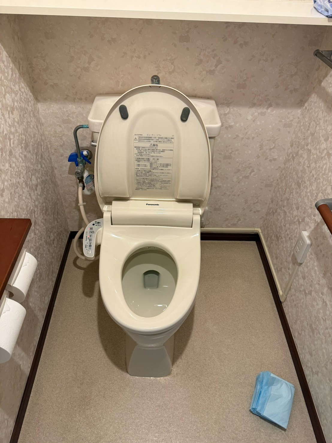 東京都荒川区 アパート 壁排水トイレ交換 施工前写真