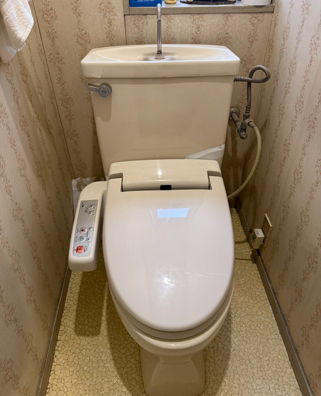 横浜市戸塚区 トイレ交換 アラウーノS160 施工前